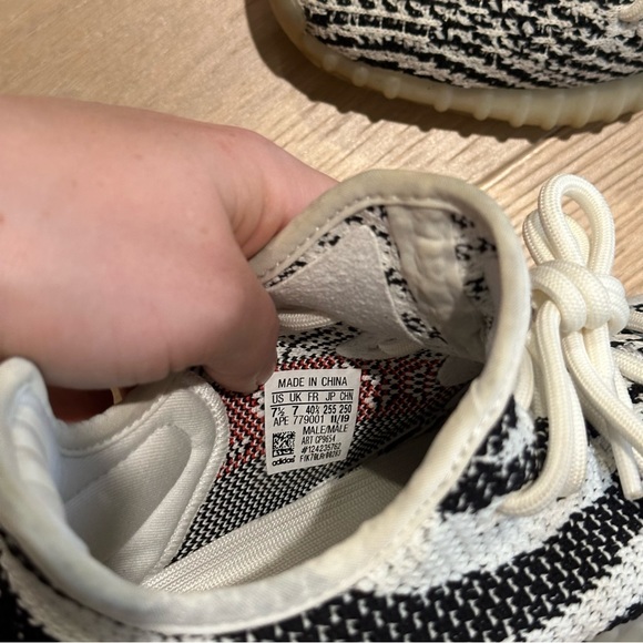 Adidas Yeezy Boost 350 V2 Zebra US M 7.5 CP9654 - Picture 5 of 6